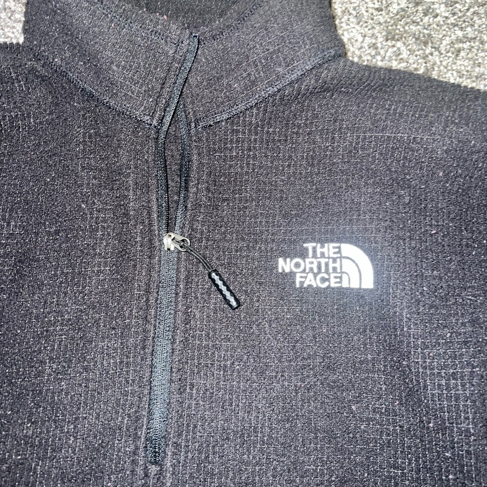 The North Face Men's Black 1/4 Zip - Picture 2 of 5